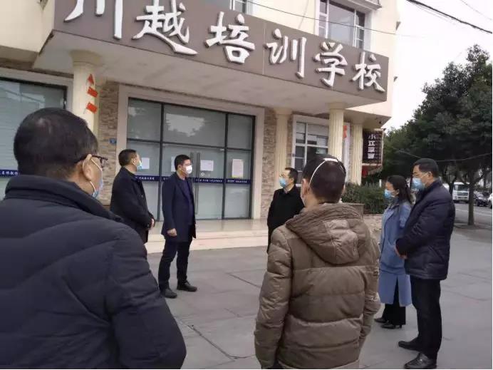 雙流區副區長王小樂、教育局局長李光純一行蒞臨我校檢查指導工作