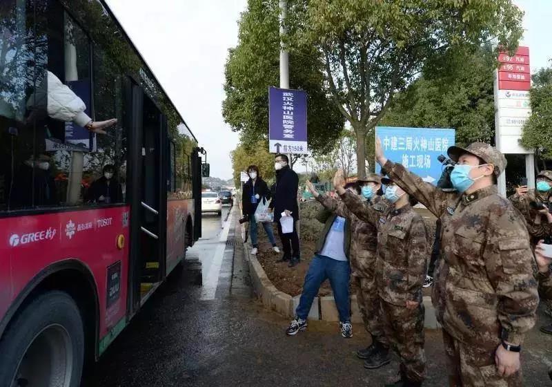 湖北多地實施戰時管制，這場仗打到什么階段了？
