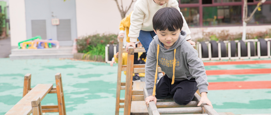 “宅家”一個月，近視一百度？學習網課時如何科學護眼、防控近視，官方專家宣講團來支招啦！